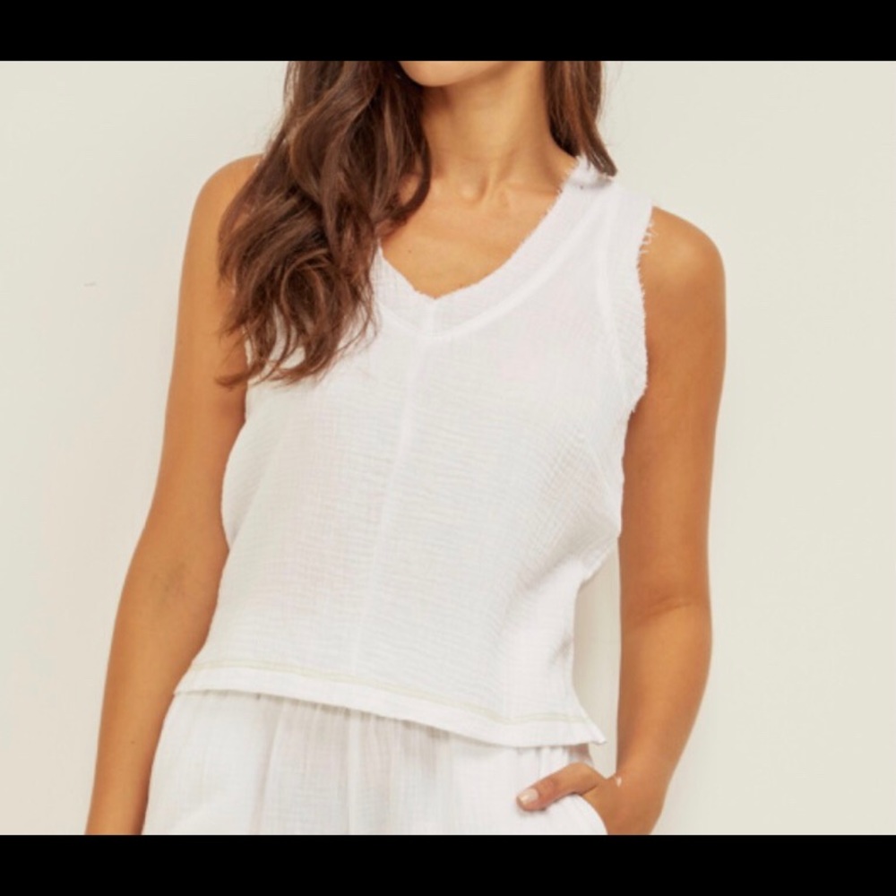 Three Dots double gauze tank.